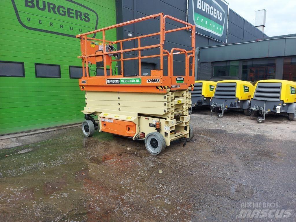 JLG 3246ES Šķerveida pacēlāji