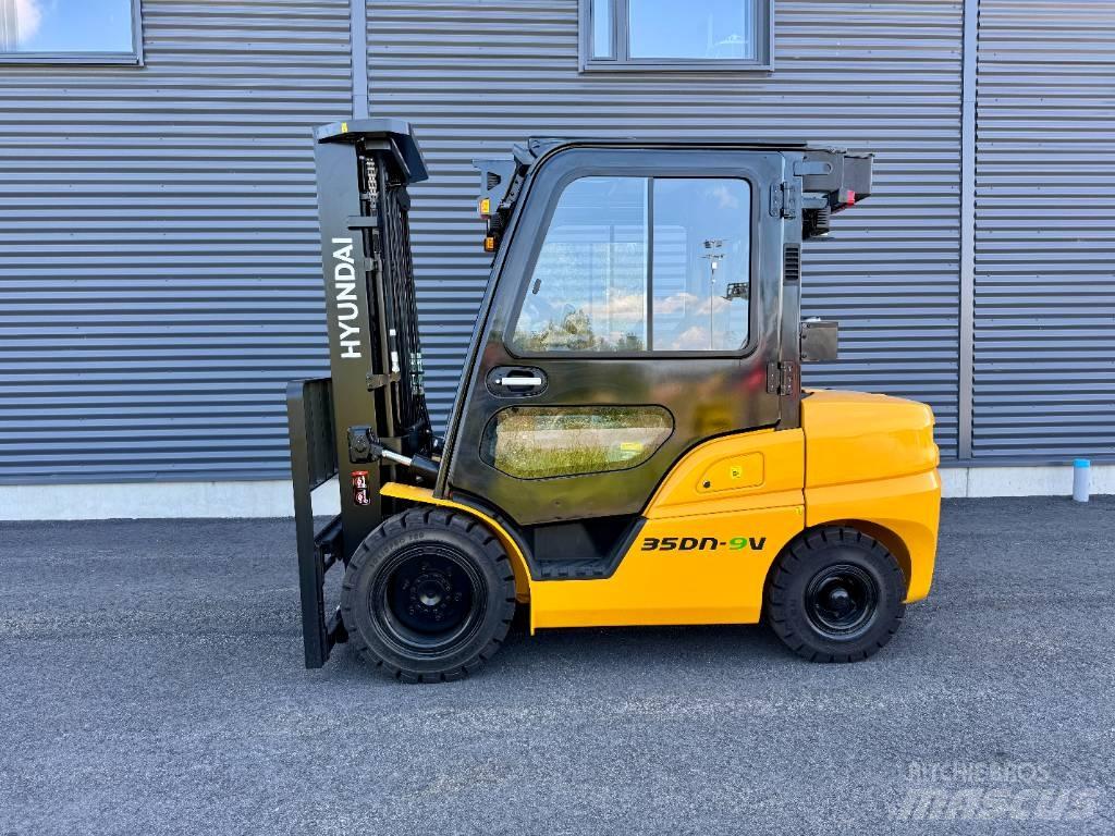 Hyundai 35DN-9V Tehnika ar dīzeļa dzinēju