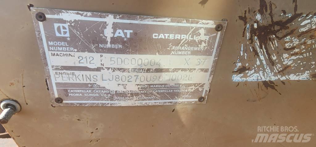 CAT 212 Ekskavatori uz riteņiem