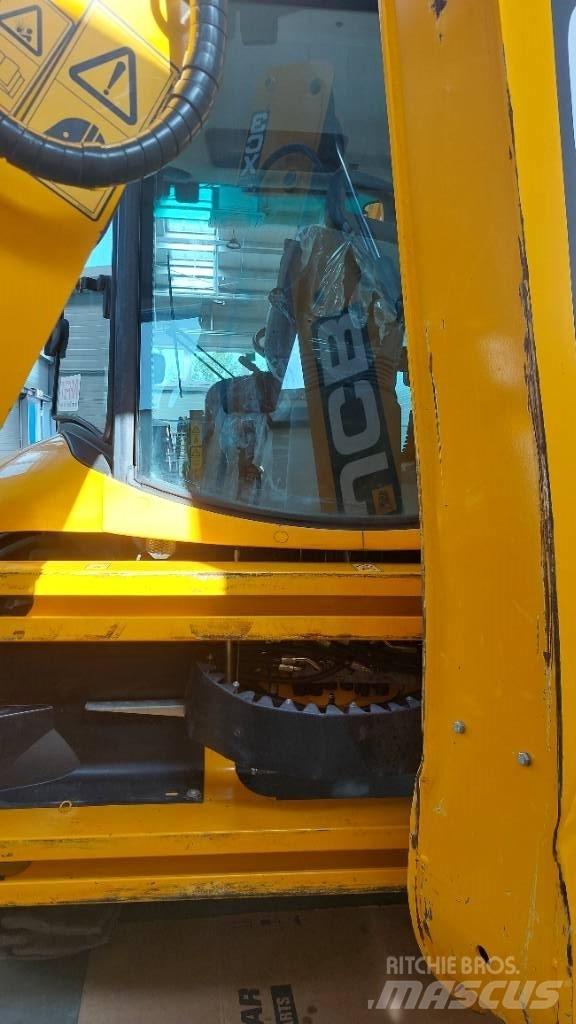 JCB 3 CX Plus Ekskavatori-iekrāvēji