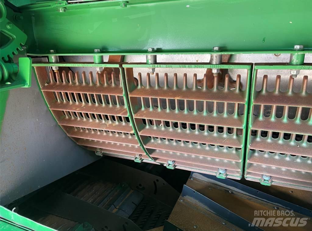 John Deere S 680 Ražas novākšanas kombaini