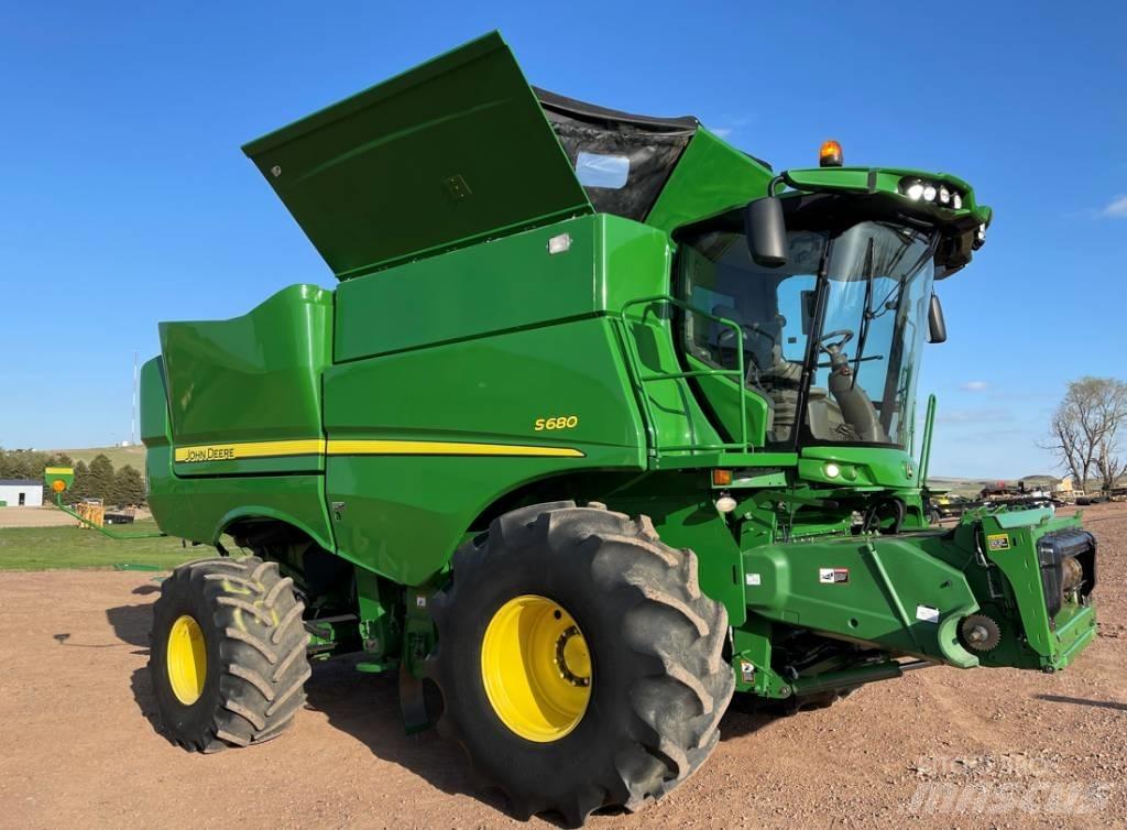John Deere S 680 Ražas novākšanas kombaini
