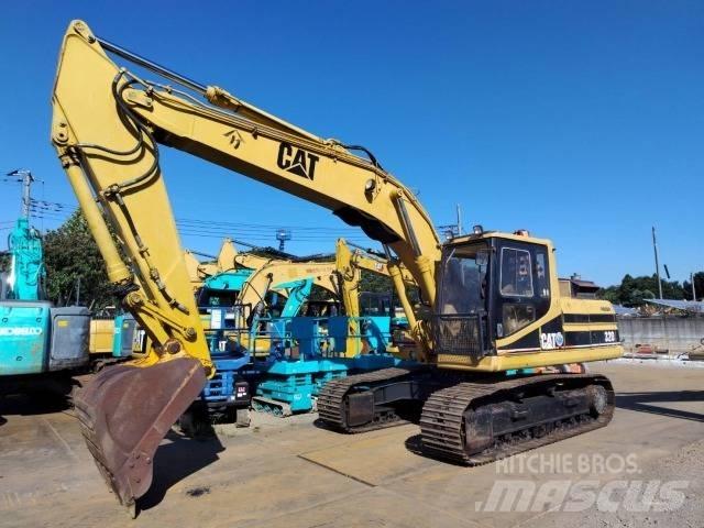 CAT 320 Kāpurķēžu ekskavatori
