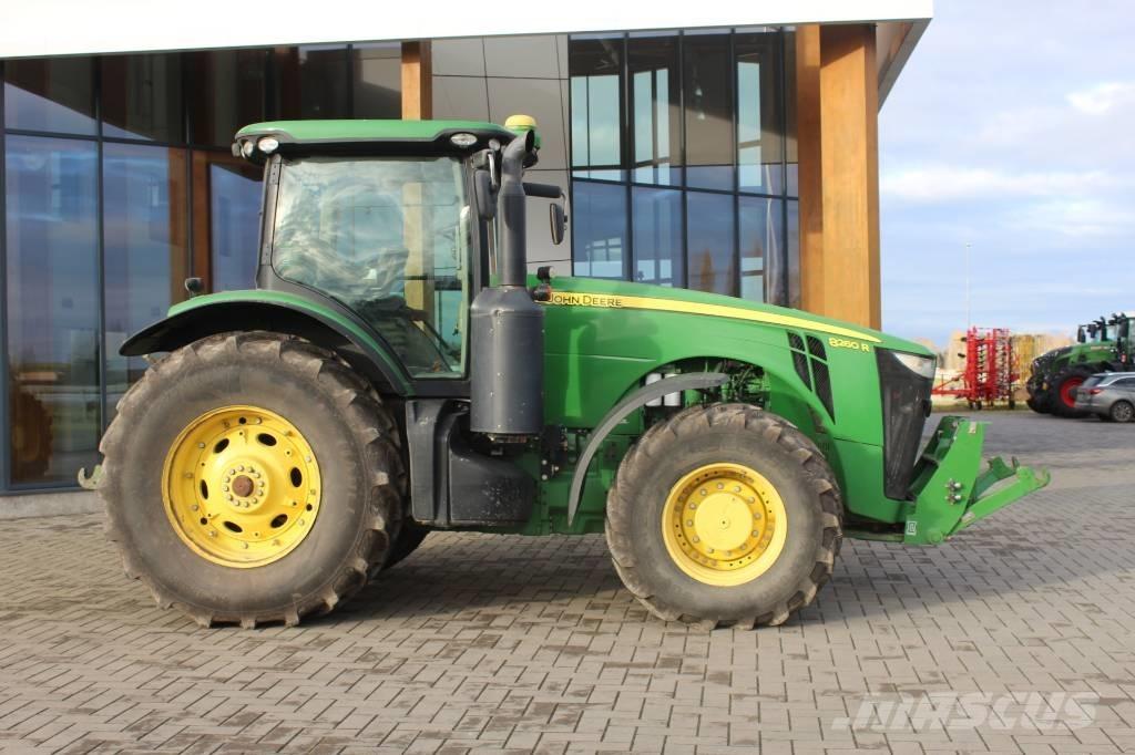 John Deere 8260 R Traktori
