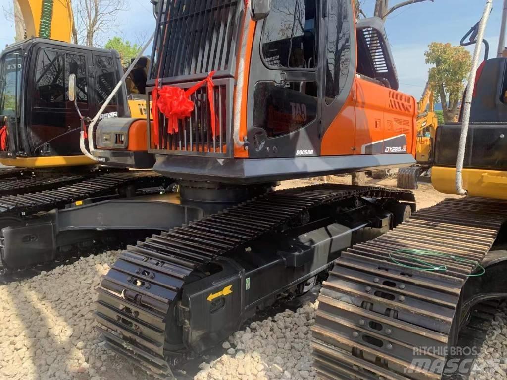 Doosan DX 225 LC Kāpurķēžu ekskavatori