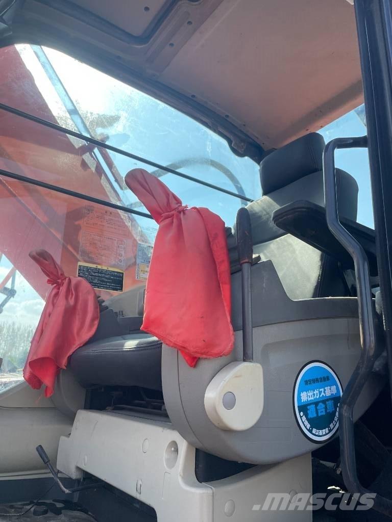 Hitachi ZX 240 Kāpurķēžu ekskavatori