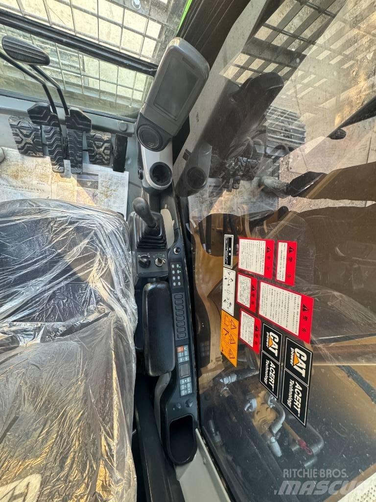 CAT 330 D L Kāpurķēžu ekskavatori