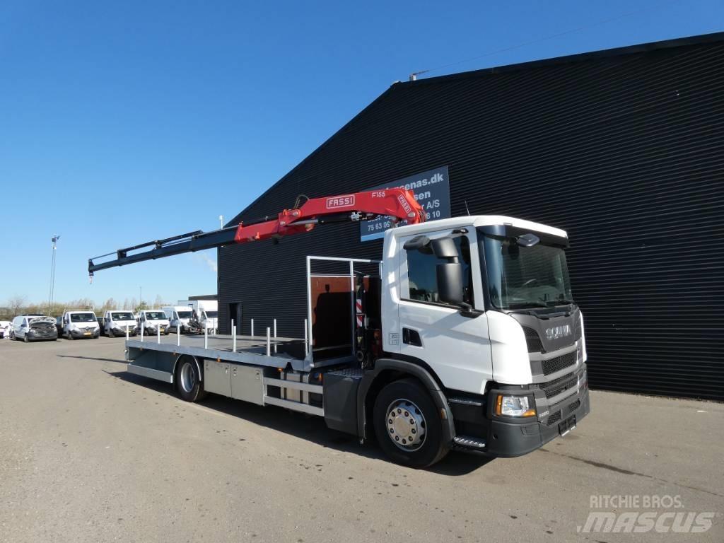 Scania P 220 Smagās mašīnas ar celtni