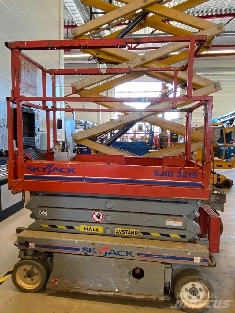 SkyJack SJ 3219 Šķerveida pacēlāji