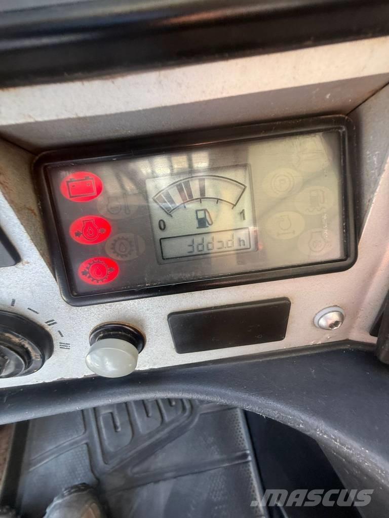 JCB 527-55 Lauksaimniecības pacēlāji