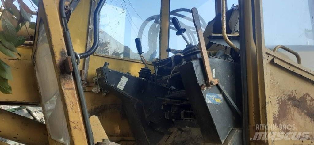 CAT 955 K Kāpurķēžu iekrāvēji