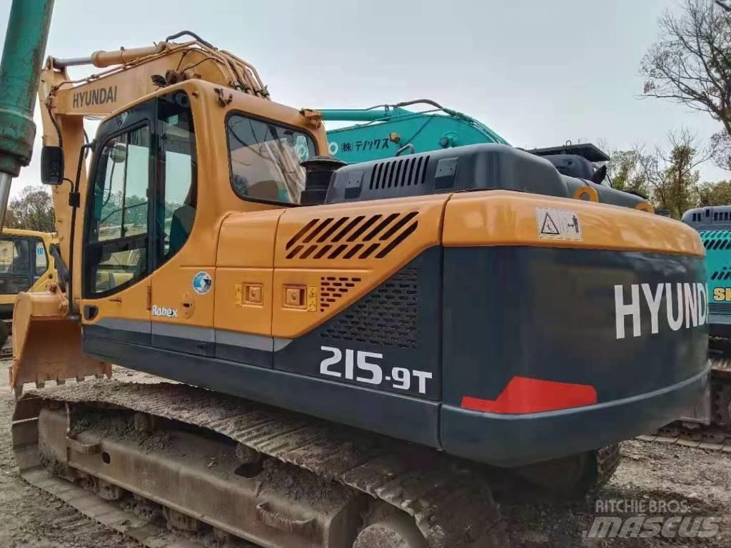 Hyundai R215-9T Ekskavatori uz riteņiem