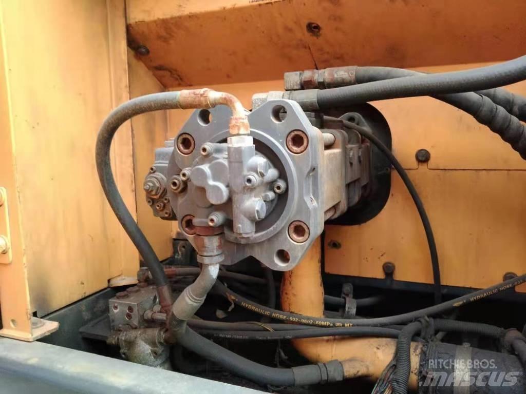 Hyundai R215-9T Ekskavatori uz riteņiem