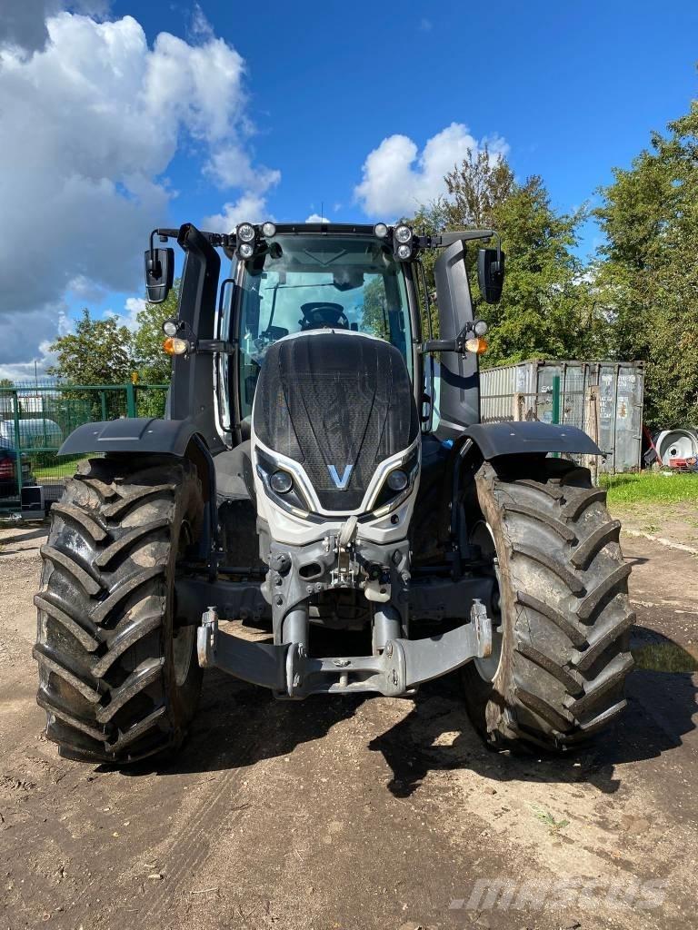 Valtra T 235 Traktori