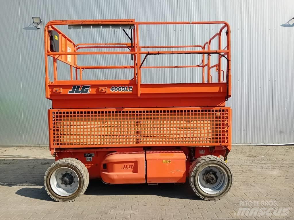 JLG 4069 LE Šķerveida pacēlāji