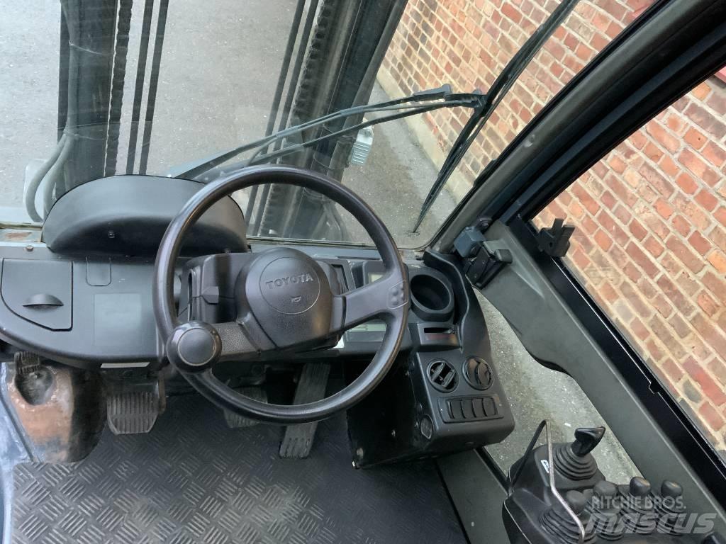 Toyota 02-8 FD F 30 Tehnika ar dīzeļa dzinēju