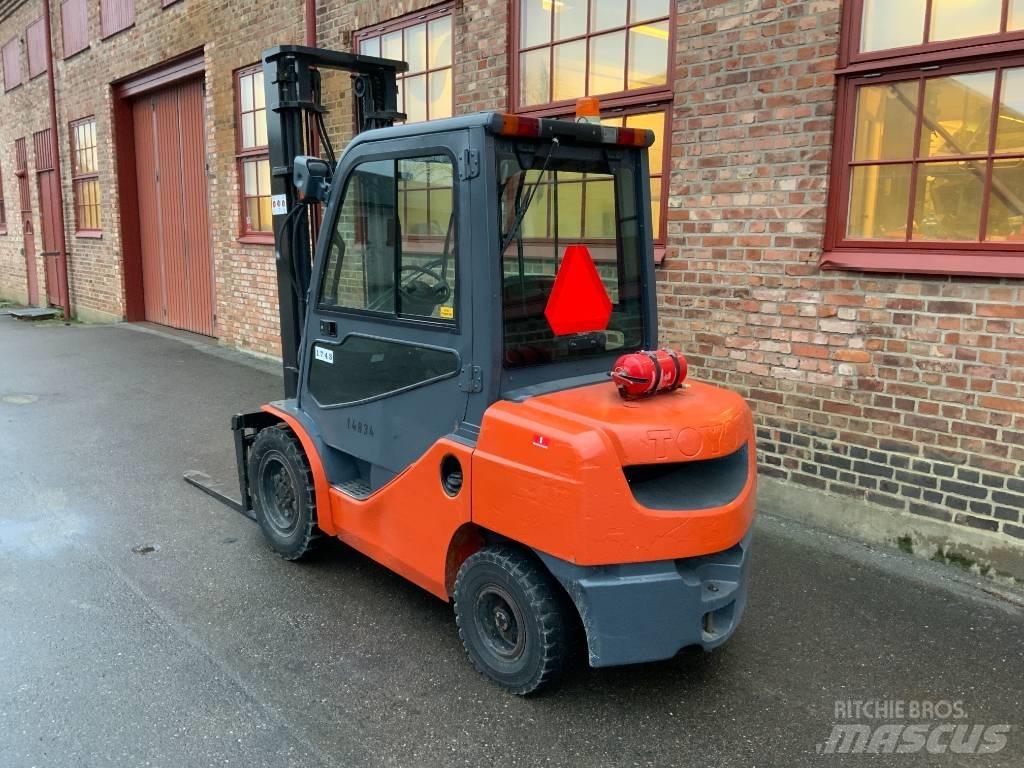Toyota 02-8 FD F 30 Tehnika ar dīzeļa dzinēju