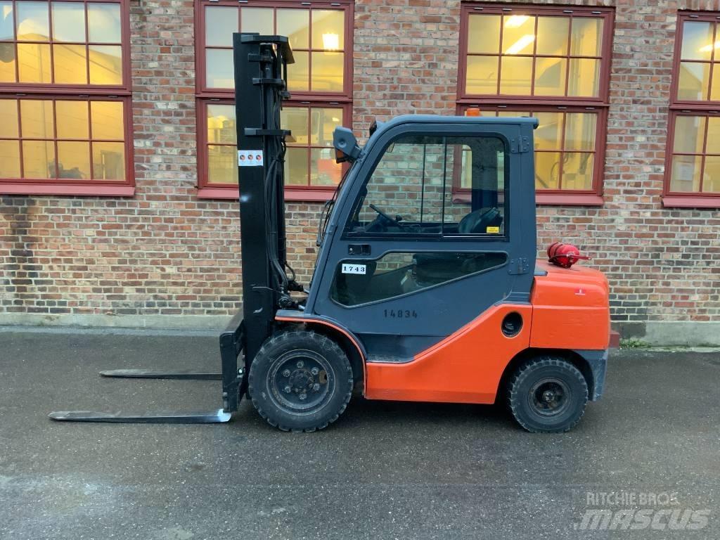 Toyota 02-8 FD F 30 Tehnika ar dīzeļa dzinēju
