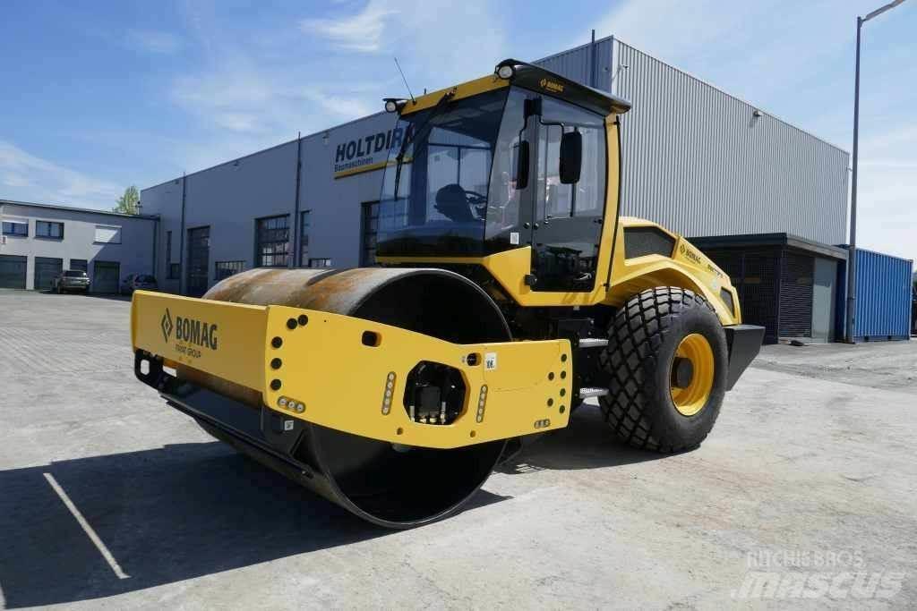 Bomag BW 213 D-5 Augsnes blīvētāji