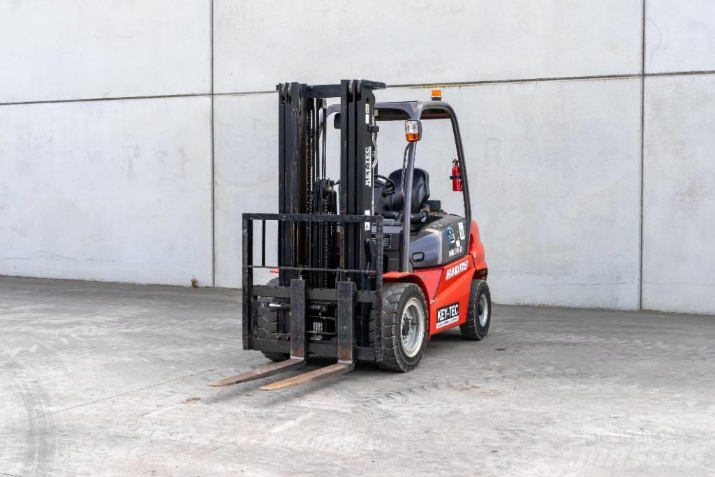 Manitou MI 30 D Tehnika ar dīzeļa dzinēju