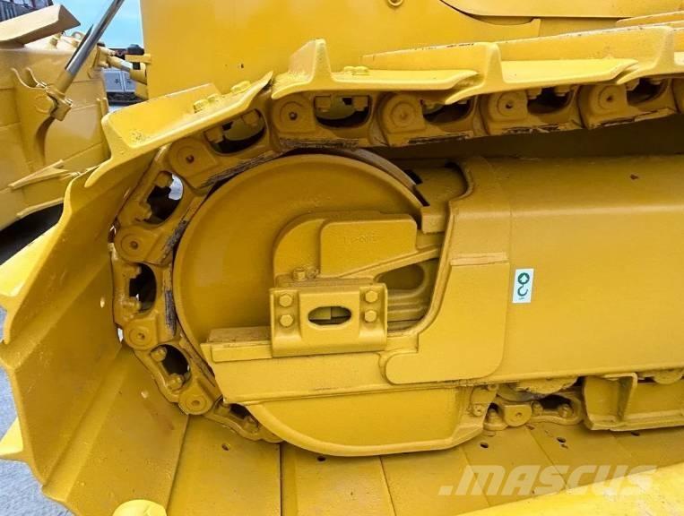 Komatsu D 65PX-18 Kāpurķēžu buldozeri