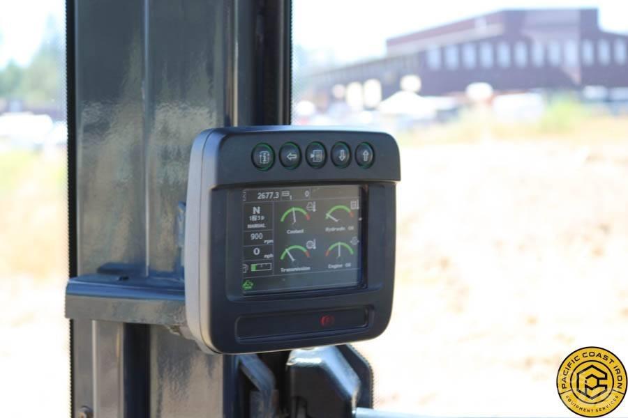 DEERE 524K Iekrāvēji uz riteņiem
