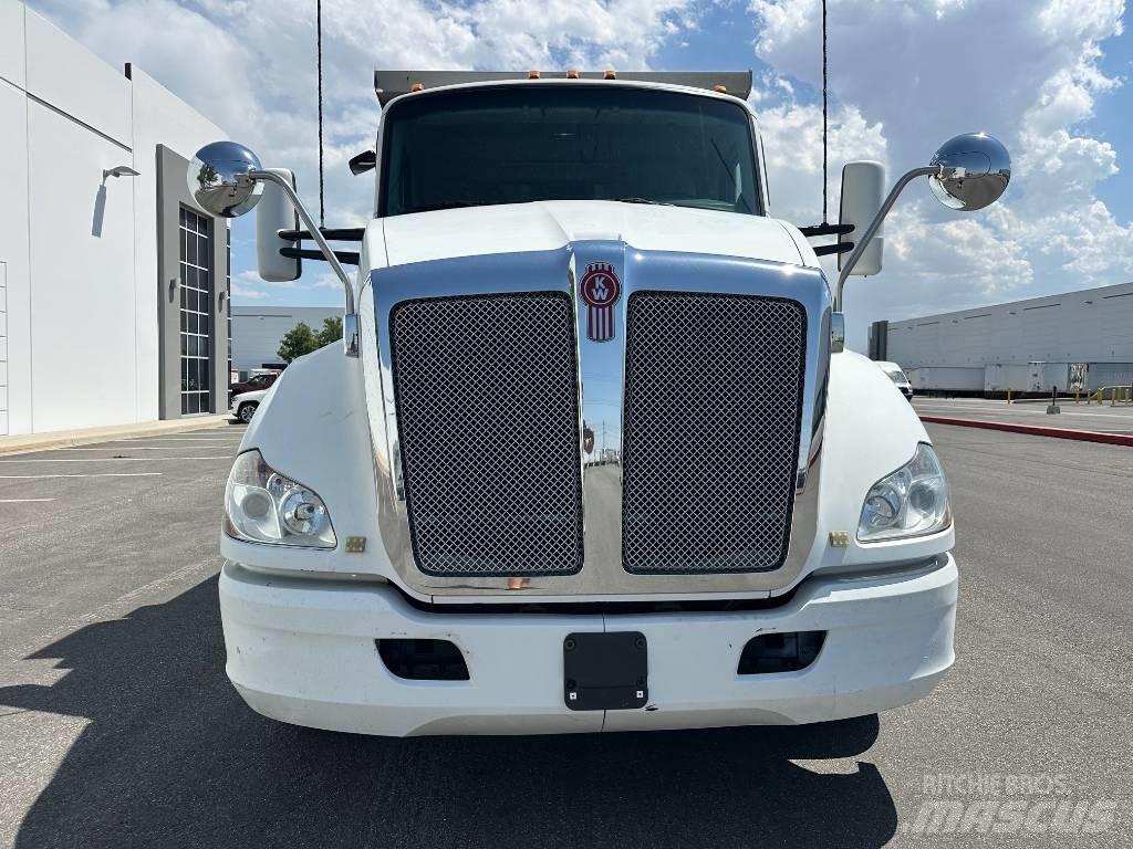 Kenworth T 680 Pašizgāzējs