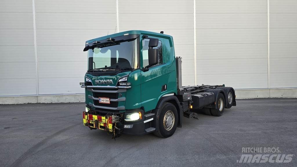 Scania R-serie Treileri ar āķi