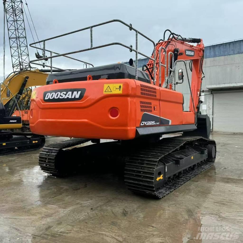 Doosan DX 225 LCA Kāpurķēžu ekskavatori