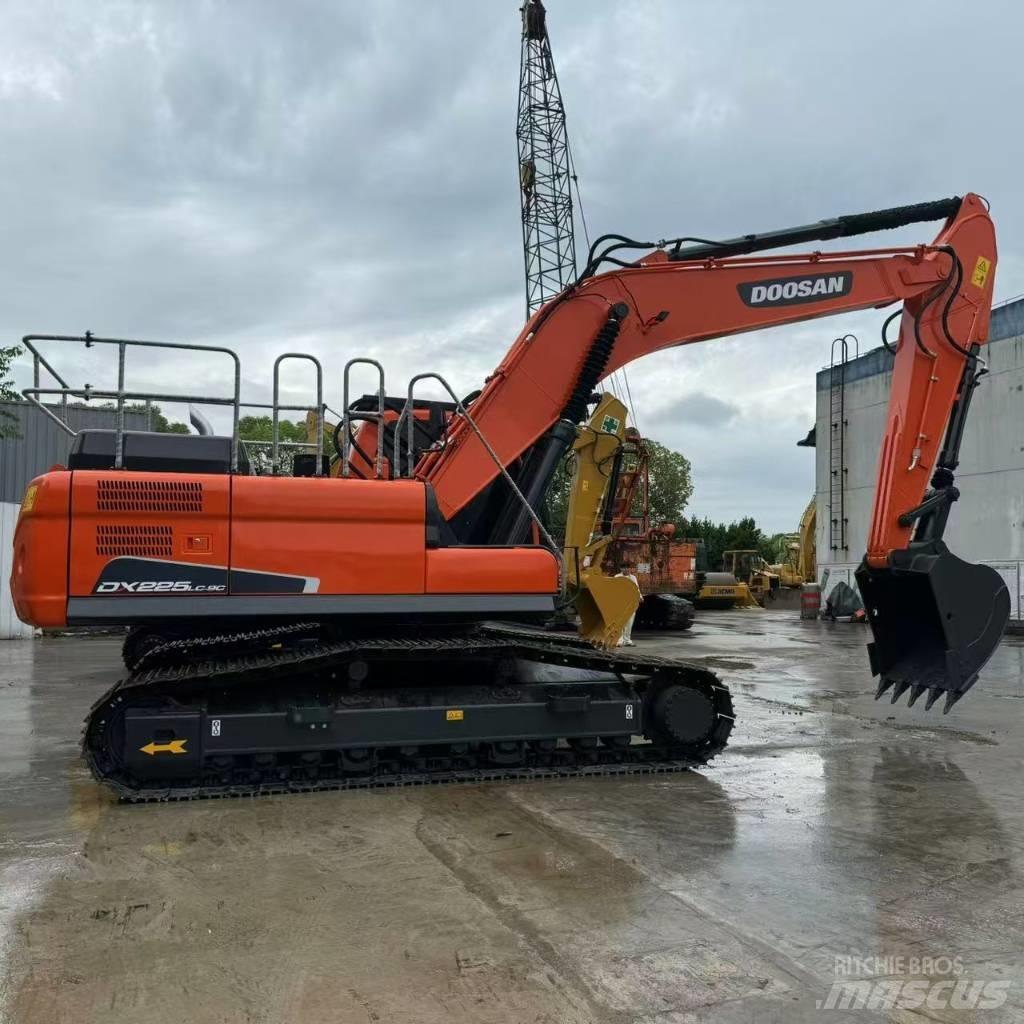 Doosan DX 225 LCA Kāpurķēžu ekskavatori