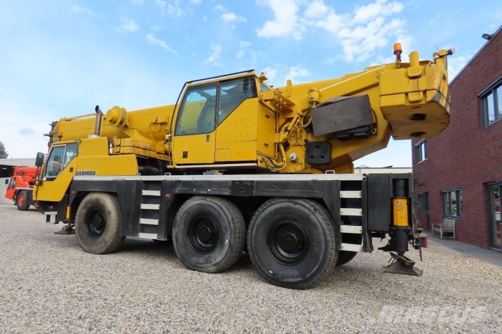 Liebherr LTM 1055-1 Visurgājēji celtņi