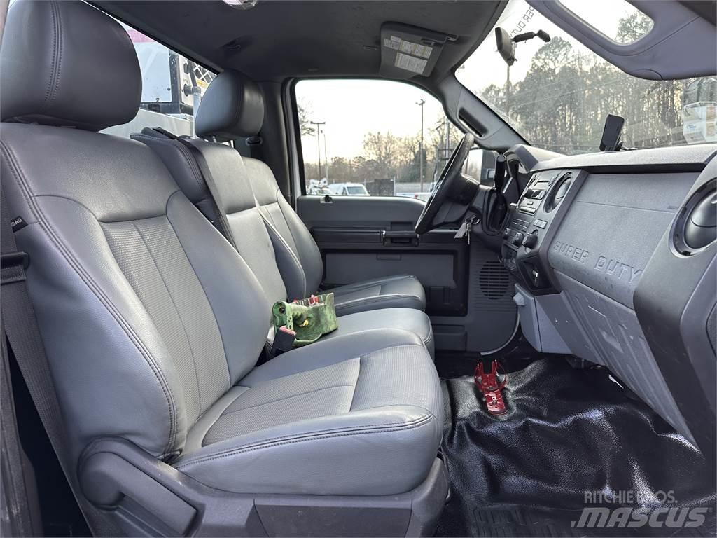 Ford F550 Pilsētas atkritumvedēji