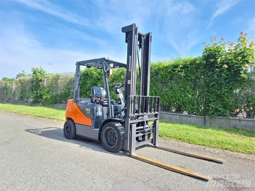 Doosan D30S 5 Autokrāvēji - citi