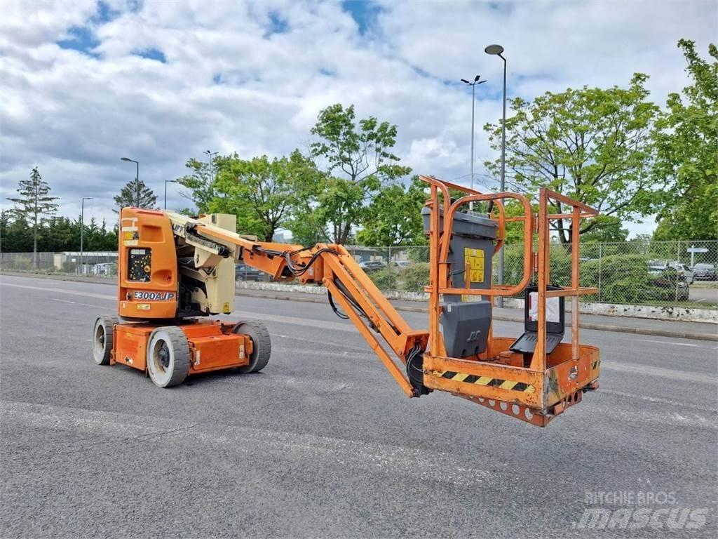 JLG E300AJP Citi pacēlāji un platformas