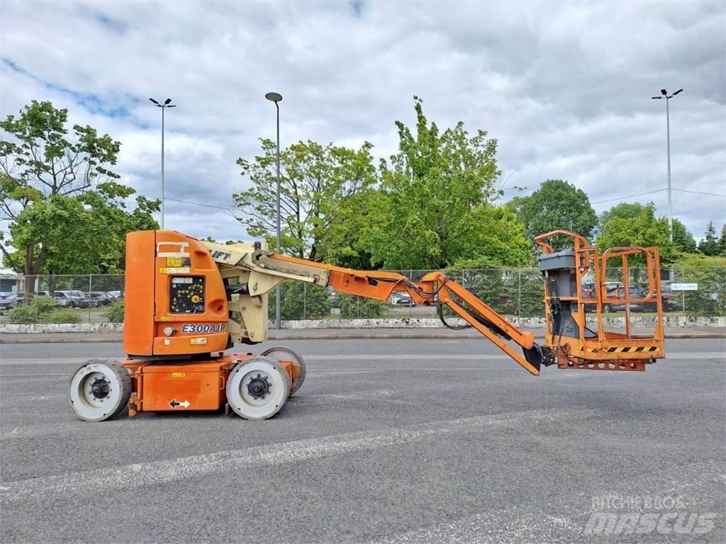 JLG E300AJP Citi pacēlāji un platformas