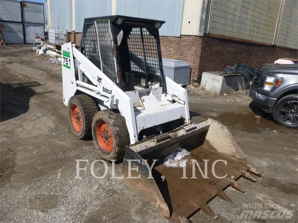 Bobcat 743B Lietoti riteņu kompaktiekrāvēji