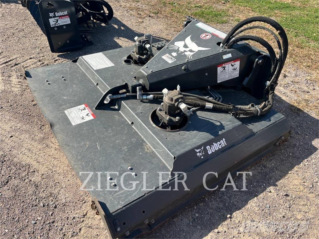 Bobcat BRUSHCAT Lietoti riteņu kompaktiekrāvēji