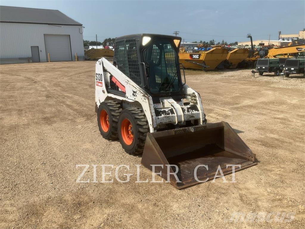 Bobcat S130 Lietoti riteņu kompaktiekrāvēji