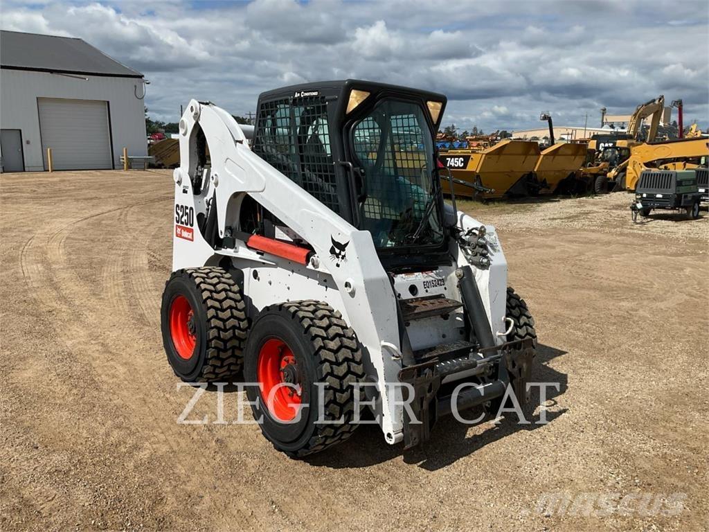 Bobcat S250 Lietoti riteņu kompaktiekrāvēji