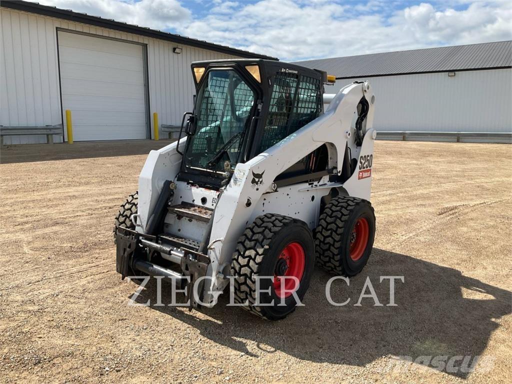Bobcat S250 Lietoti riteņu kompaktiekrāvēji