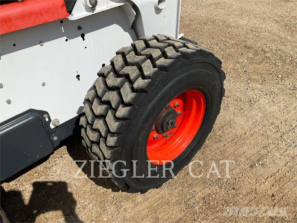 Bobcat S250 Lietoti riteņu kompaktiekrāvēji
