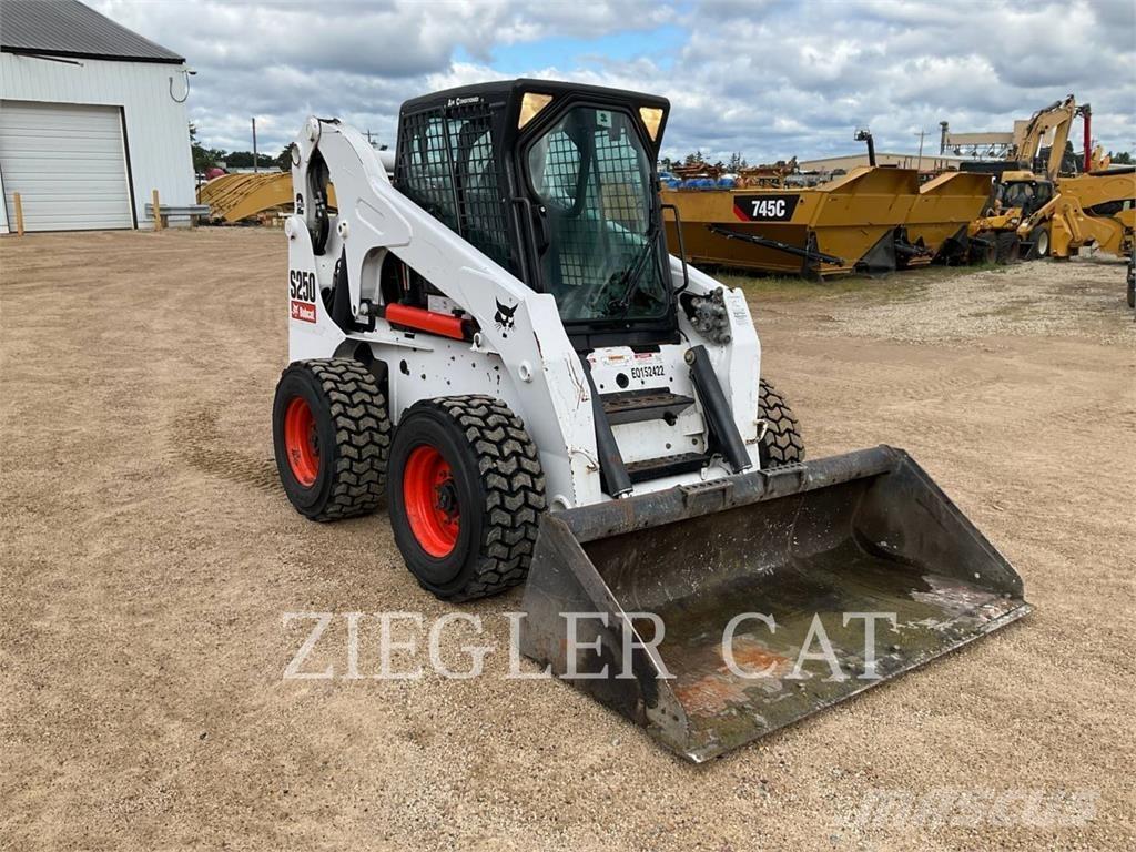 Bobcat S250 Lietoti riteņu kompaktiekrāvēji