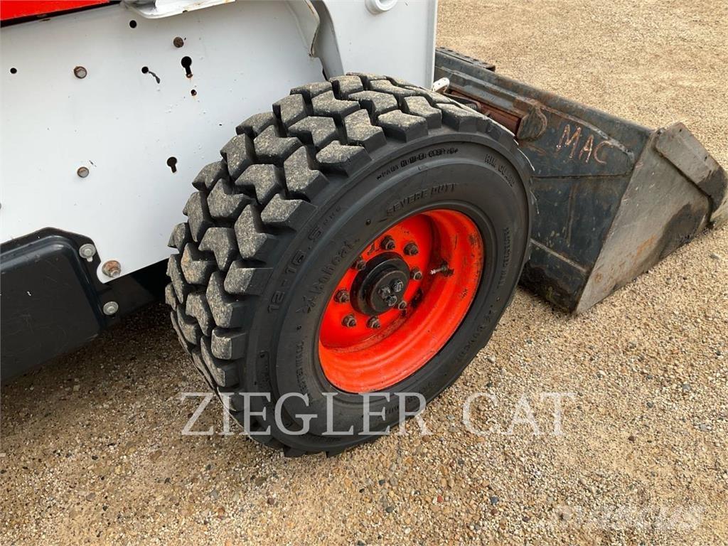 Bobcat S250 Lietoti riteņu kompaktiekrāvēji
