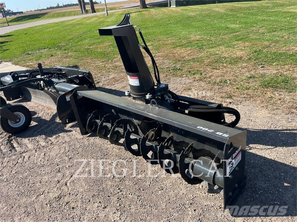 Bobcat SB200 Lietoti riteņu kompaktiekrāvēji