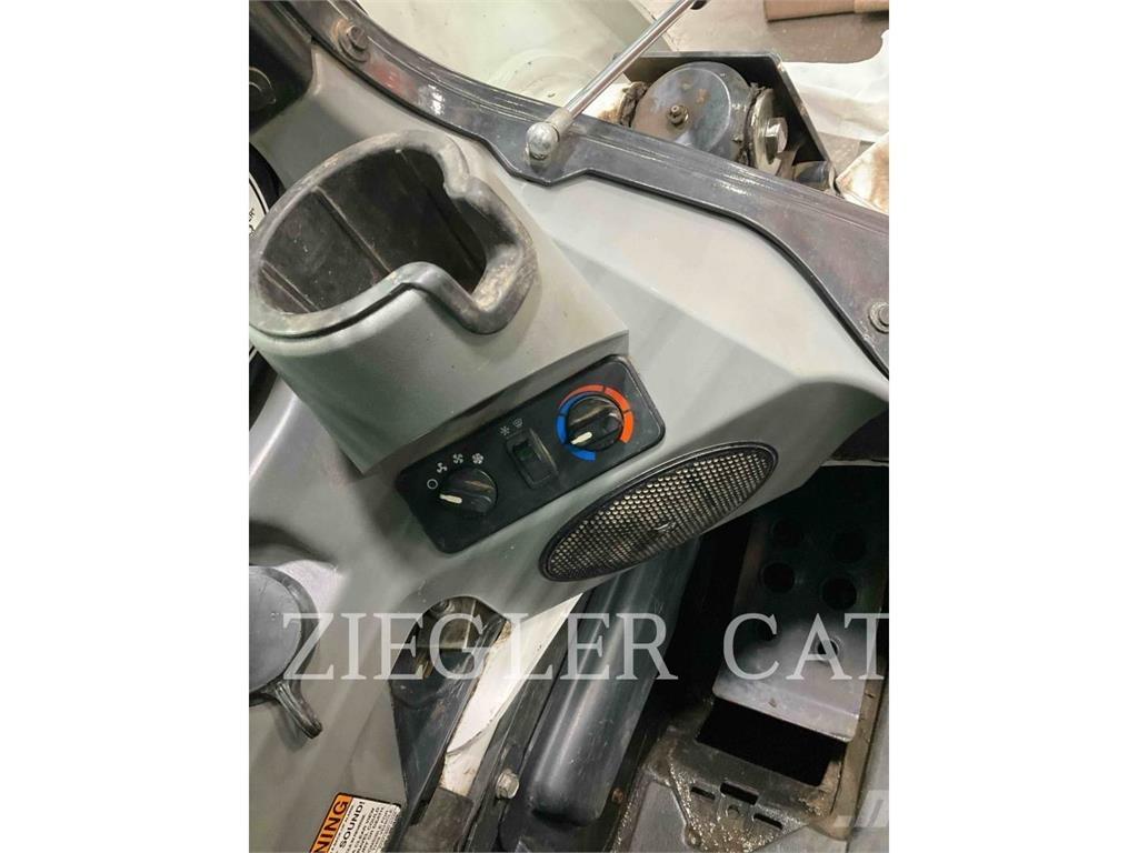 Bobcat T870 Kāpurķēžu iekrāvēji