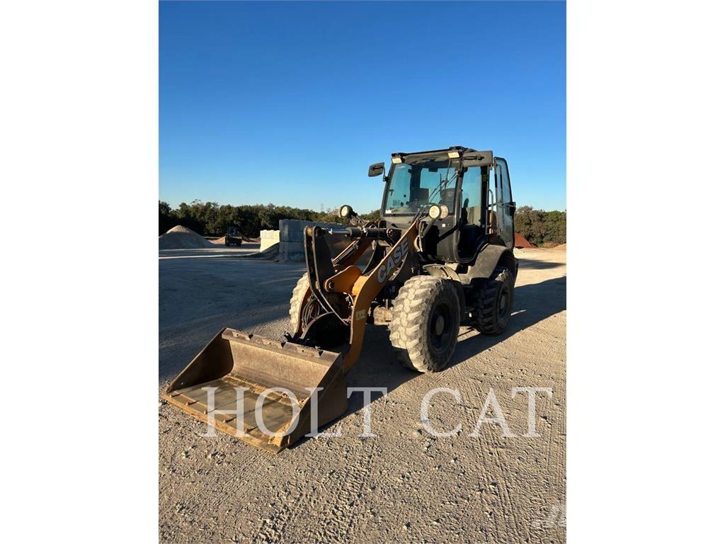 CASE 321F Iekrāvēji uz riteņiem