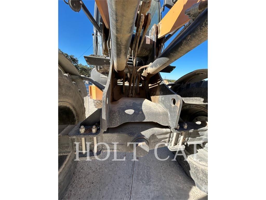 CASE 321F Iekrāvēji uz riteņiem