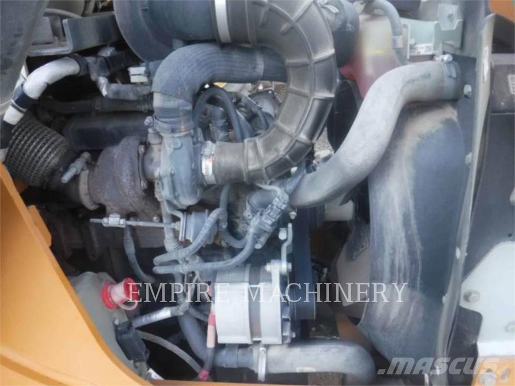 CASE 575 Ekskavatori-iekrāvēji