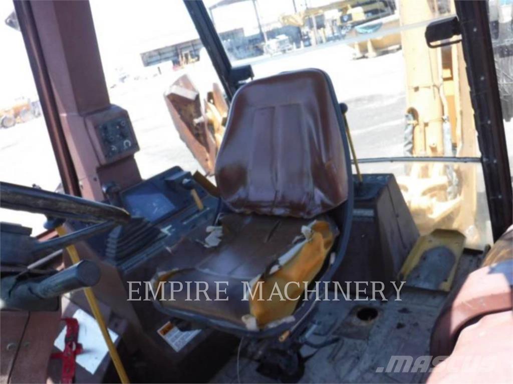 CASE 590 Ekskavatori-iekrāvēji