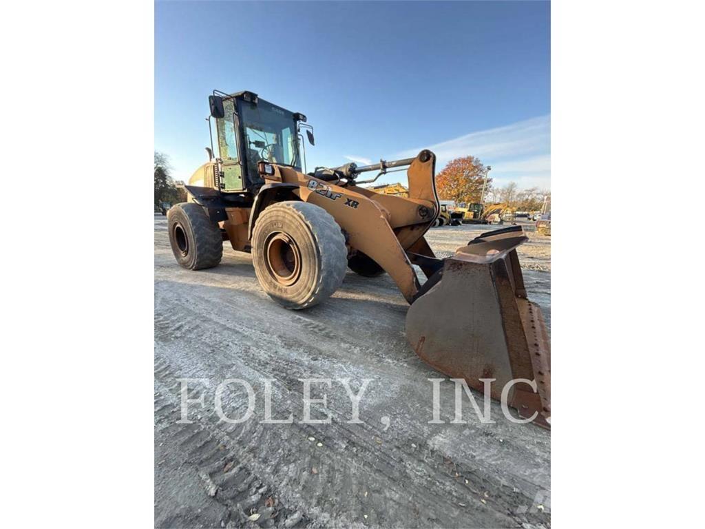 CASE 821F Iekrāvēji uz riteņiem